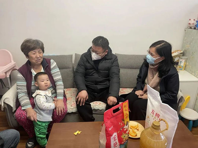 董事長參加“人大代表、政協(xié)委員走進(jìn)社區(qū)，開展居民議事協(xié)商”活動(dòng).jpg